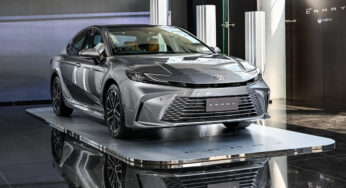 Toyota Camry HEV Terbaru Perpaduan Elegansi, Teknologi, dan Efisiensi Masa Kini