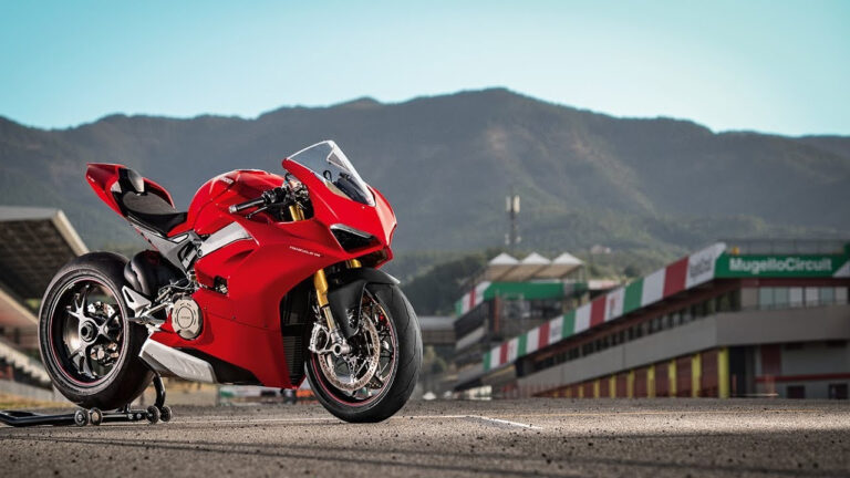 Ducati Panigale V4 2025 Hadir di Indonesia, Harga Bukan Untuk Kaum Mendang-Mending