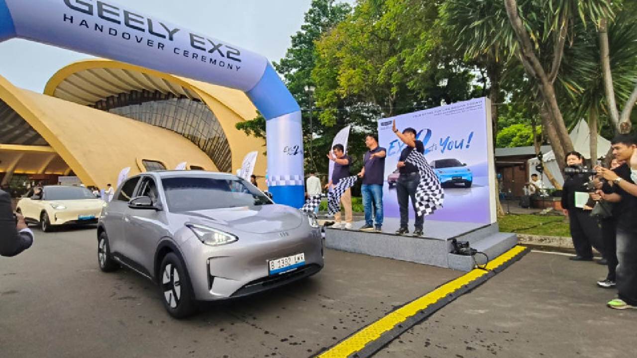 Geely Serahkan Ratusan Unit Geely EX2, Bukti Komitmen Nyata ke Konsumen Indonesia