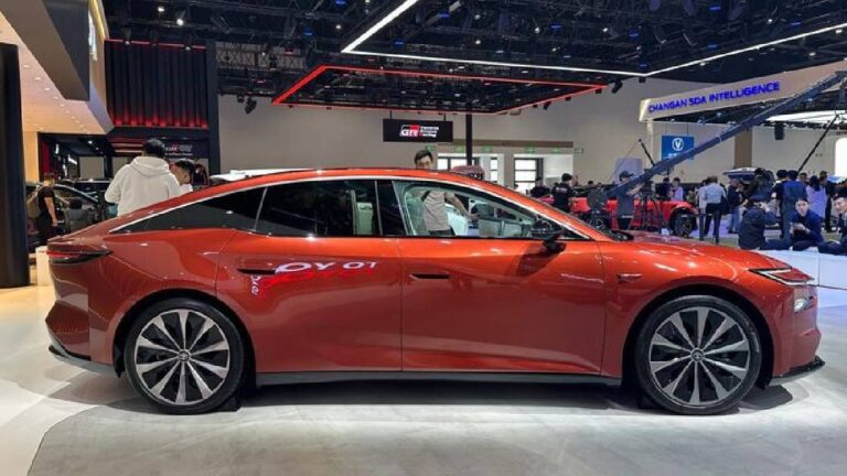 Menyentuh Masa Depan dari Dekat: Pesona Sedan Listrik Toyota bZ7 di Beijing Auto Show 2026